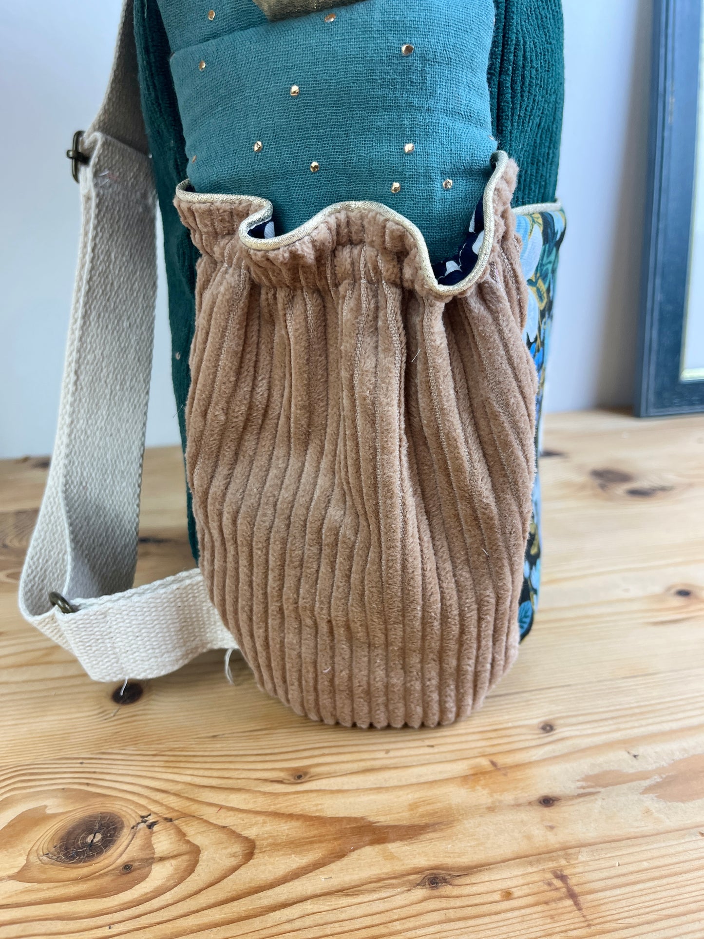 Le sac à dos enfant Ombeline velours vert garden party bleu