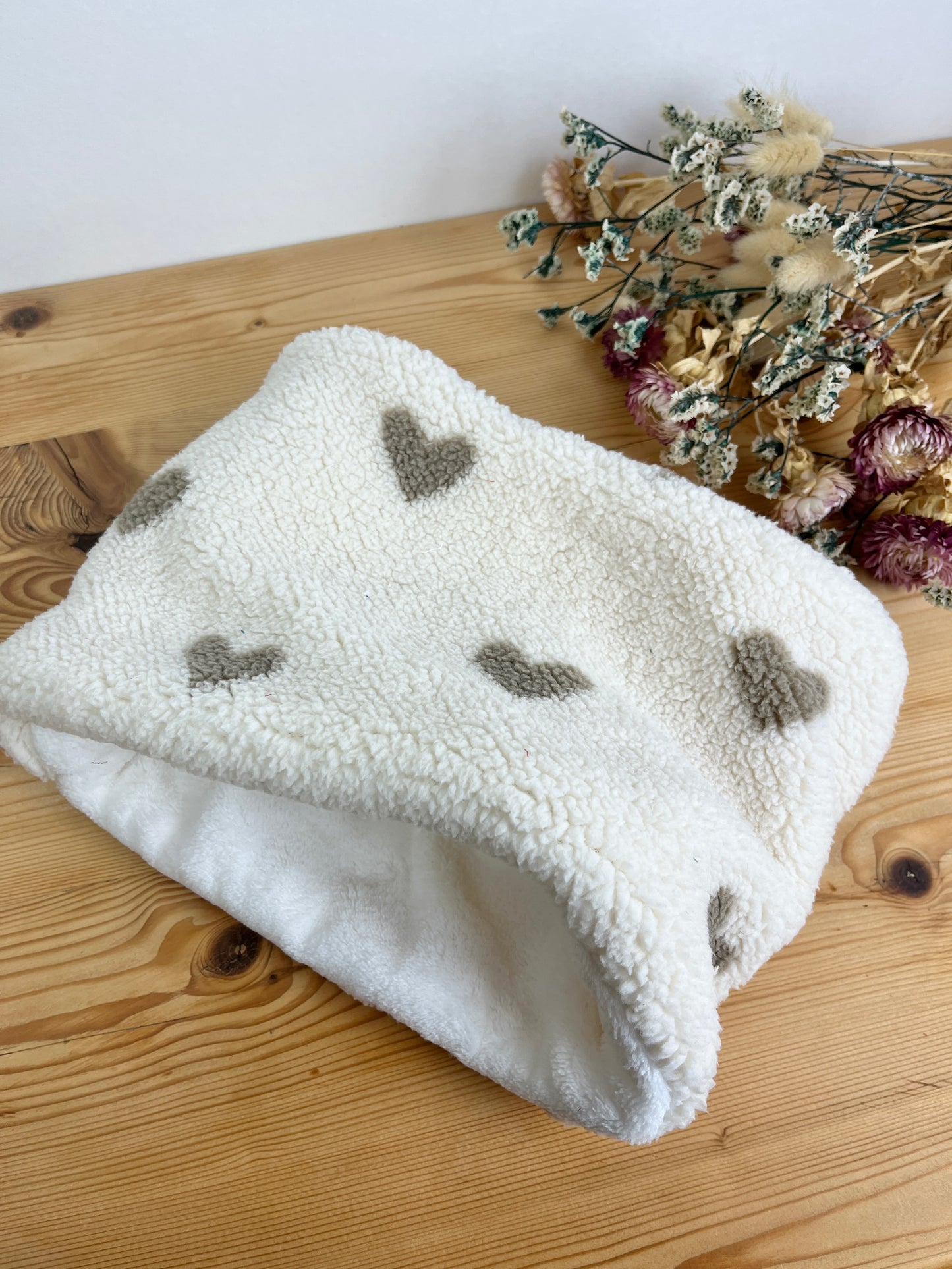 Le tour de cou Bébé sherpa coeur caramel