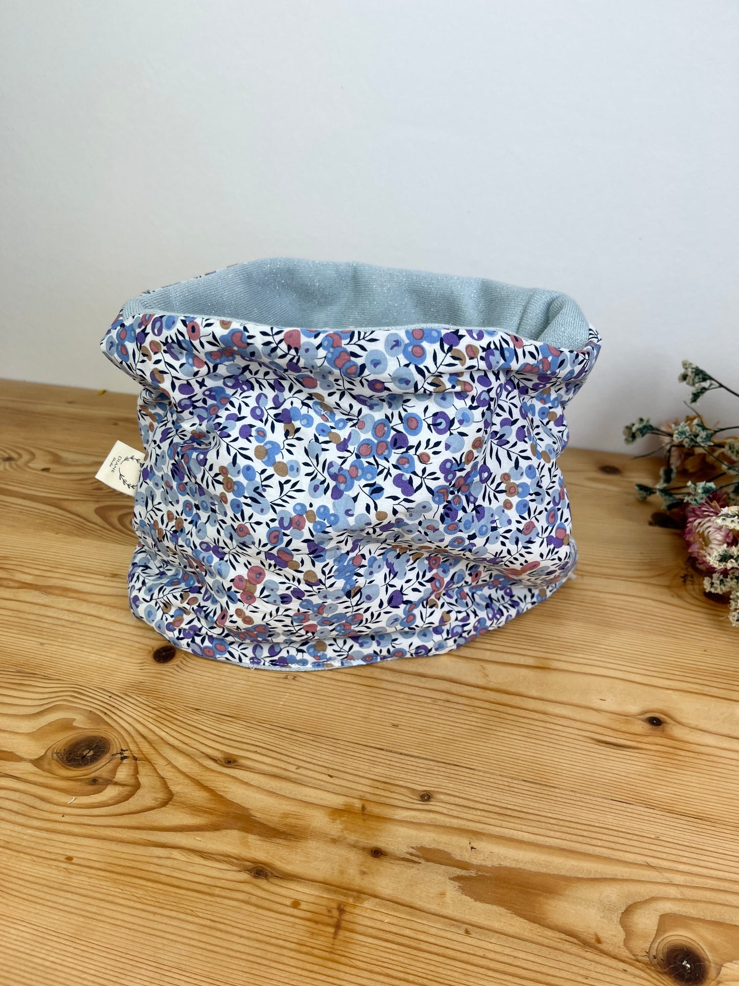 Le tour de cou Bébé fleurs et paillettes