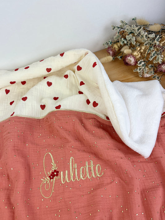 La couverture petits coeurs et gaze marsala