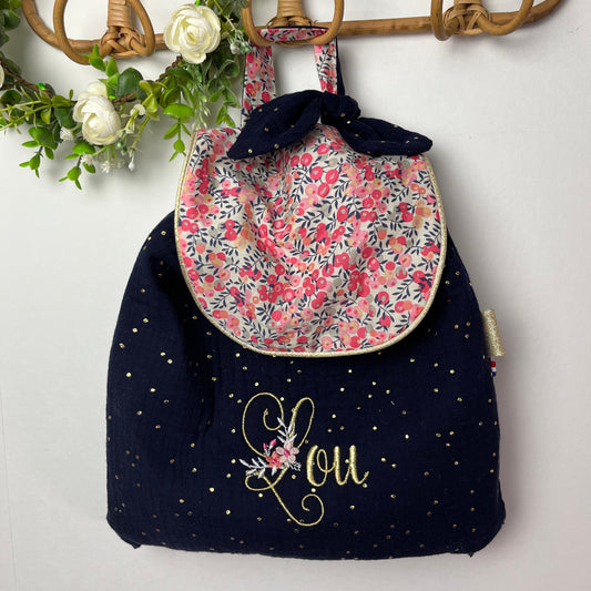 Le sac à dos enfant personnalisé Églantine Liberty  wiltshire et double gaze bleu nuit doré