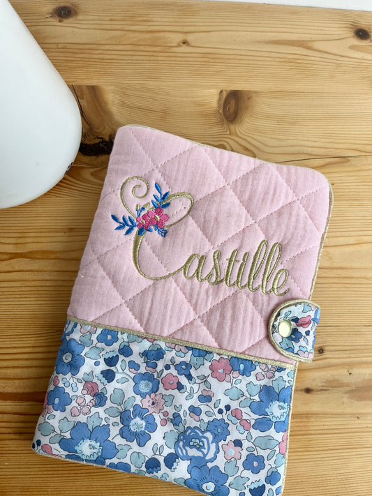 Mahé le protège carnet gaze rose et liberty betsy bleu et rose