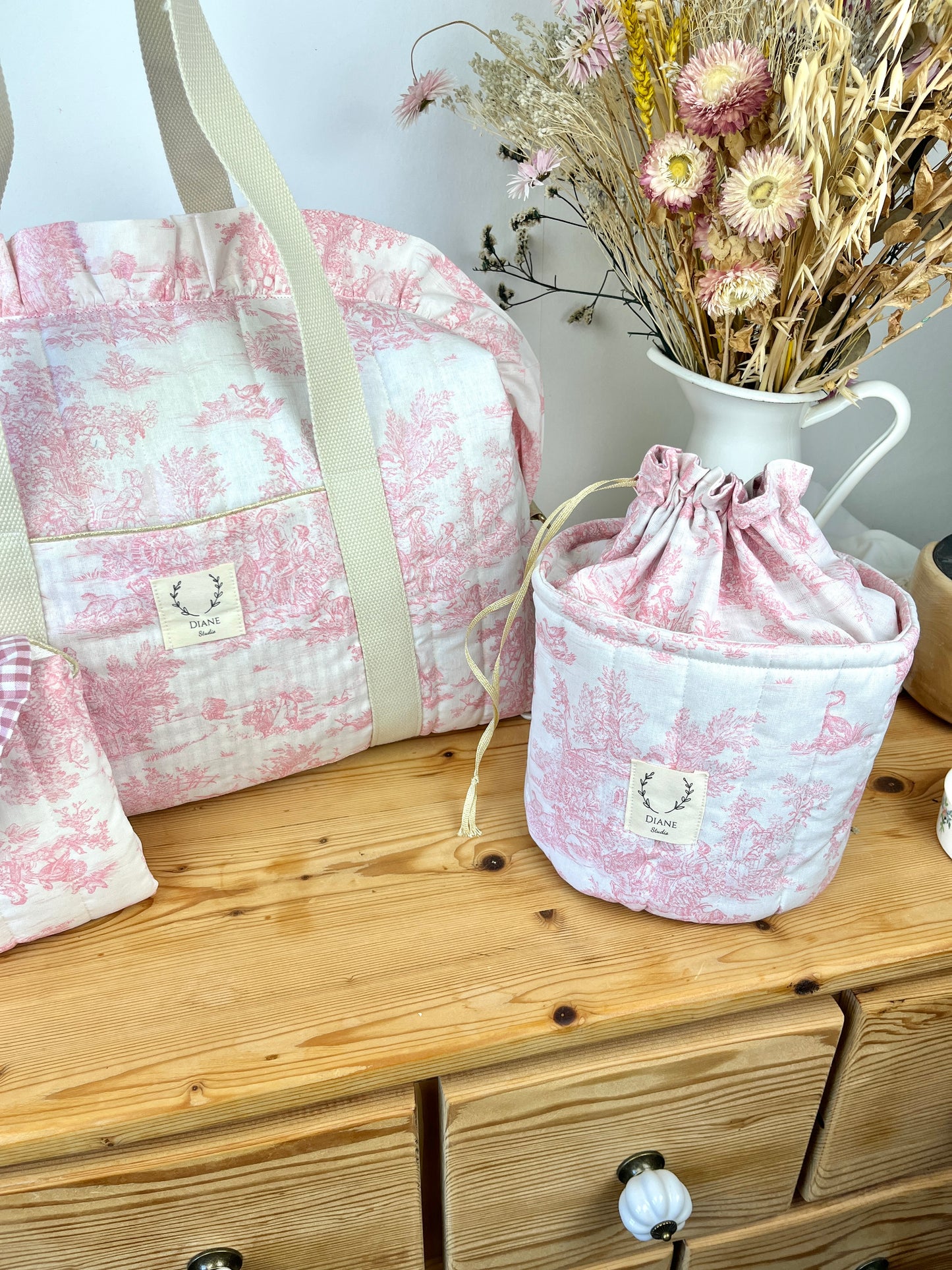 Ensemble Sac Chloé, panier pochon et matelas à langer toile de jouy rose