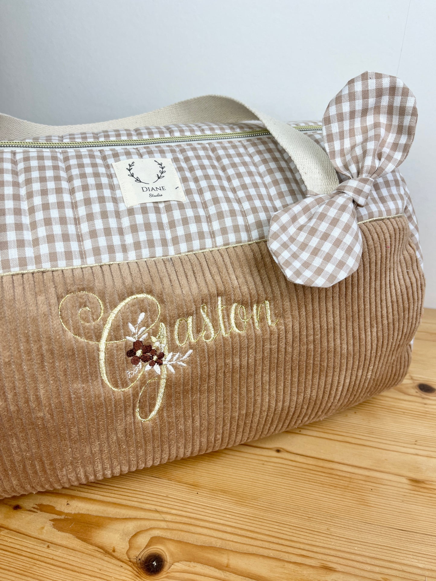 Louison le sac polochon matelassé enfant velours camel et vichy beige