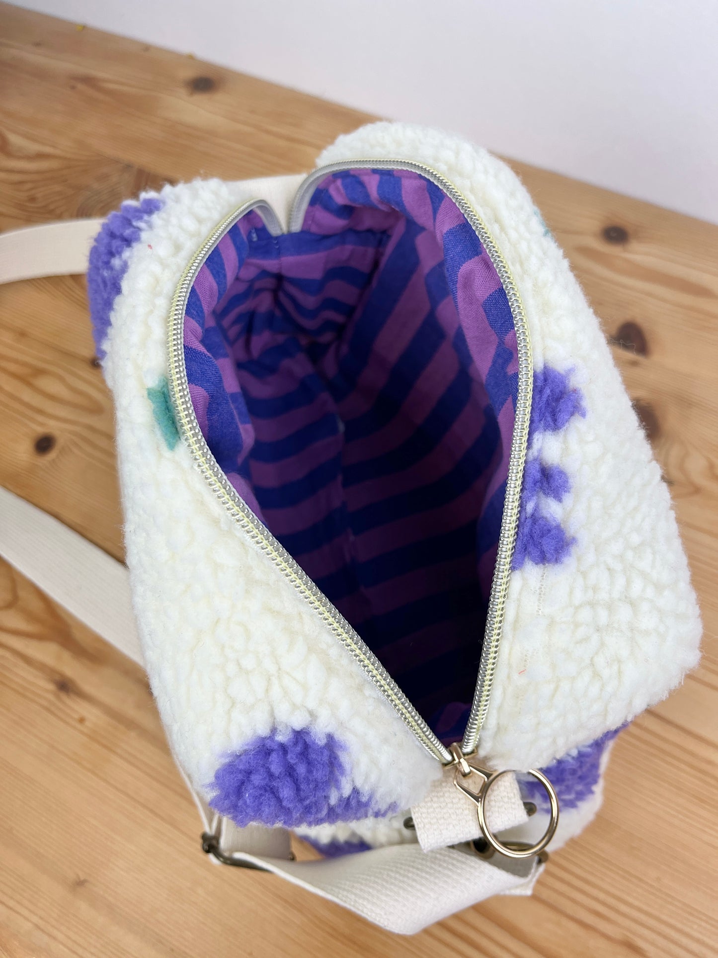 Colette le sac bandoulière sherpa tulipes violettes - en stock