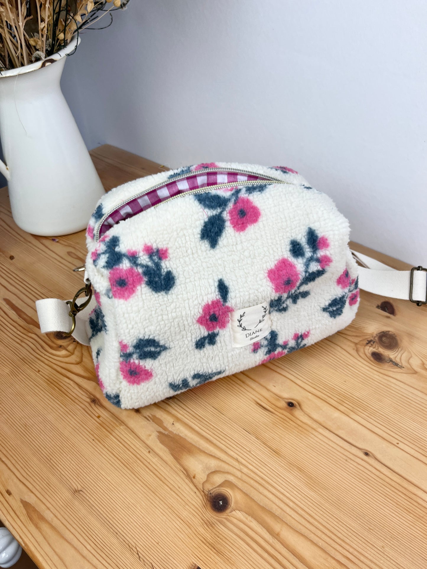 Colette le sac bandoulière sherpa fleurs fushia