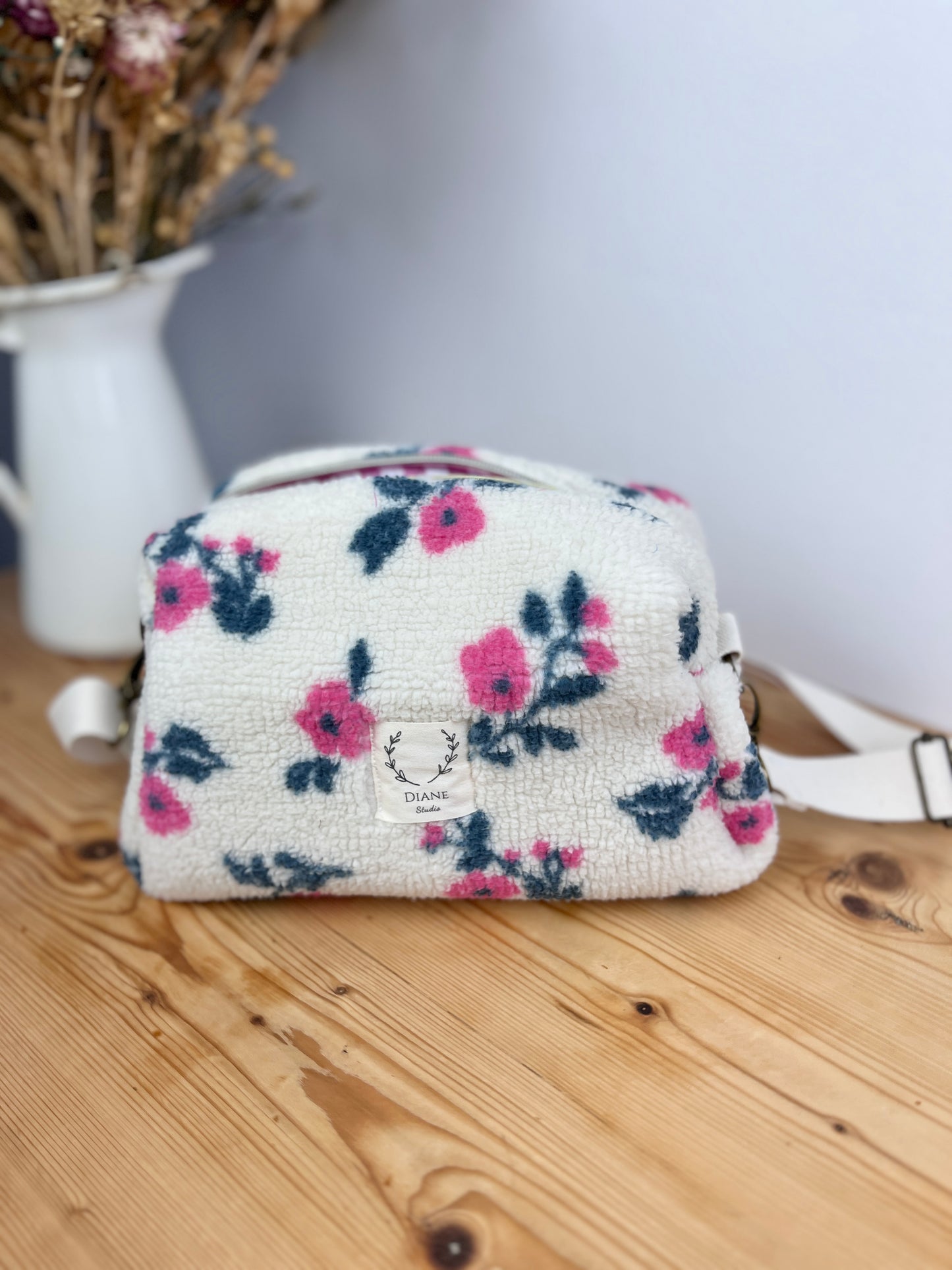 Colette le sac bandoulière sherpa fleurs fushia
