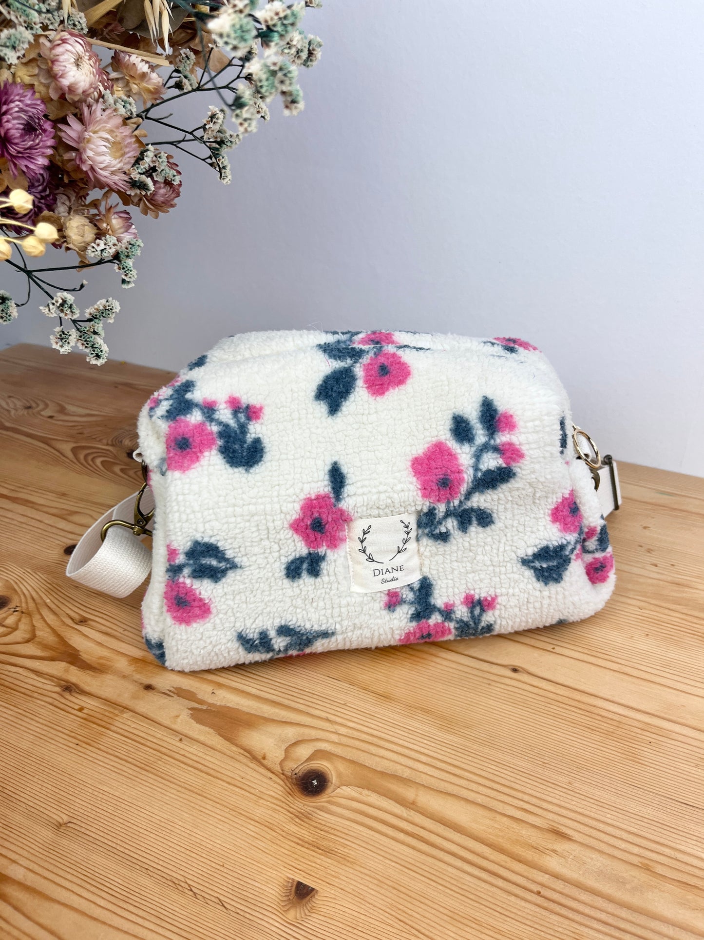 Colette le sac bandoulière sherpa fleurs fushia