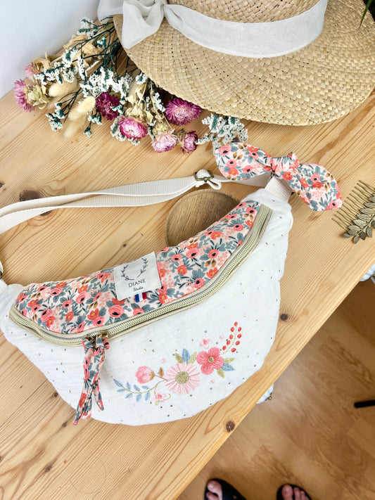 Le sac banane Eléonore broderie florale ✨