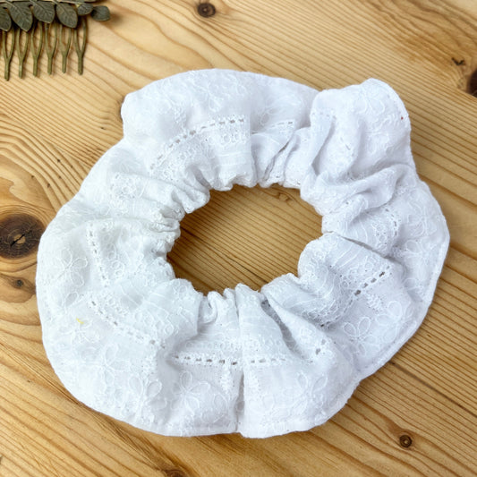 Chouchou broderie anglaise
