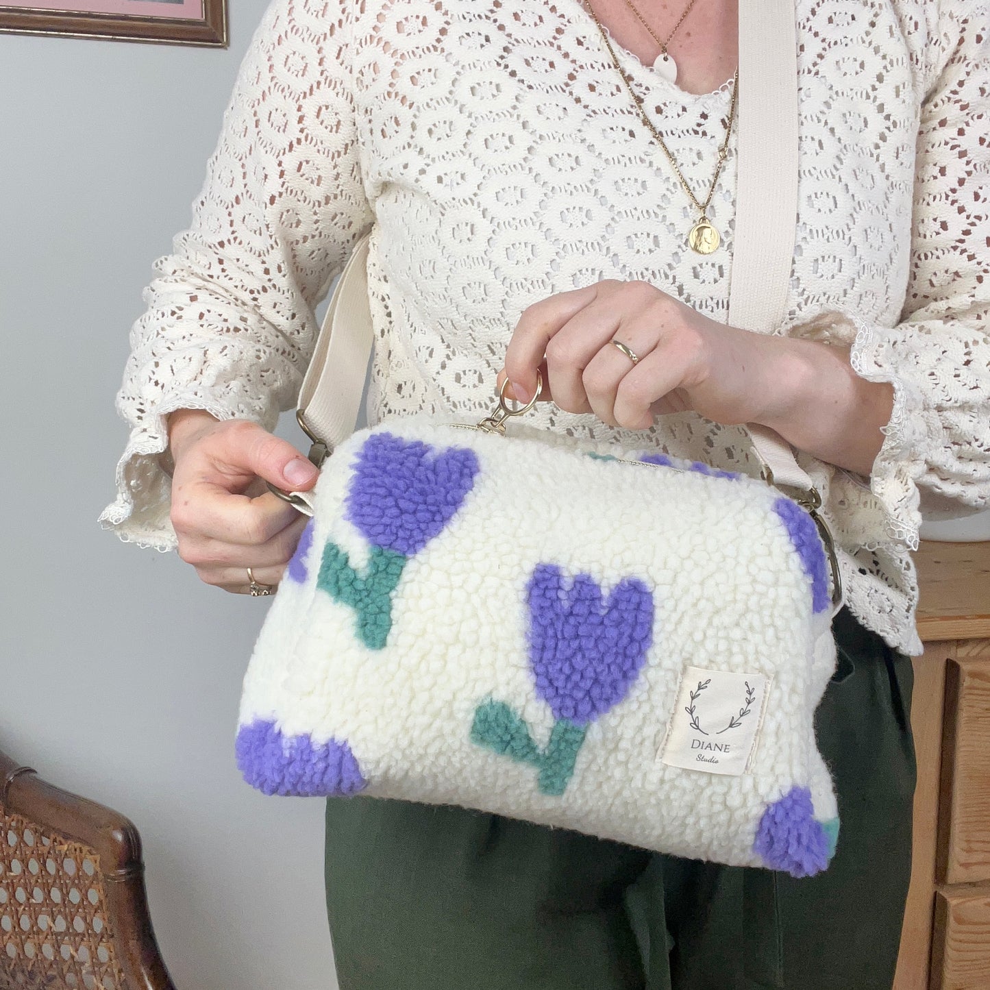 Colette le sac bandoulière sherpa tulipes violettes - en stock