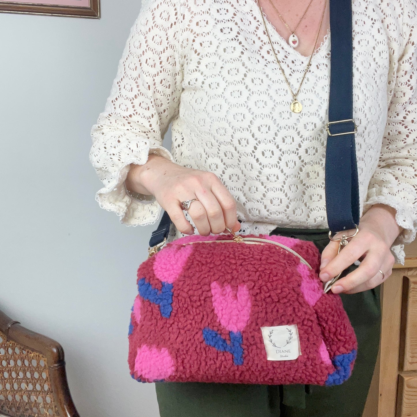 Colette le sac bandoulière sherpa tulipes roses - en stock