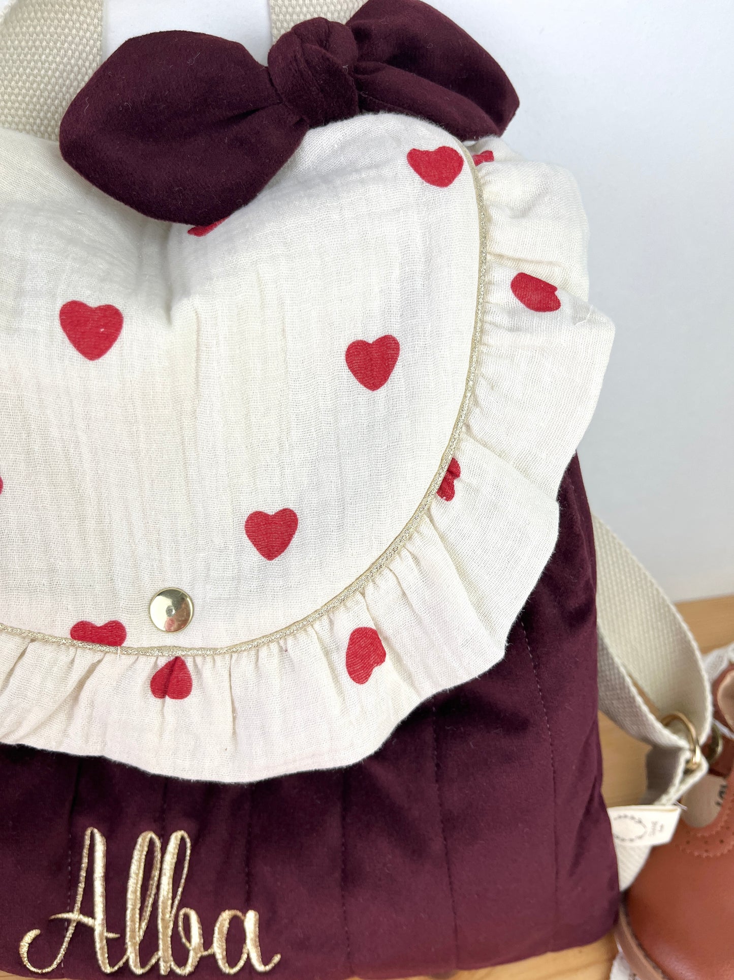 Le sac à dos Églantine gaze coeurs rouges et velours cerise