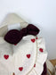 Le sac à dos Églantine gaze coeurs rouges et velours cerise