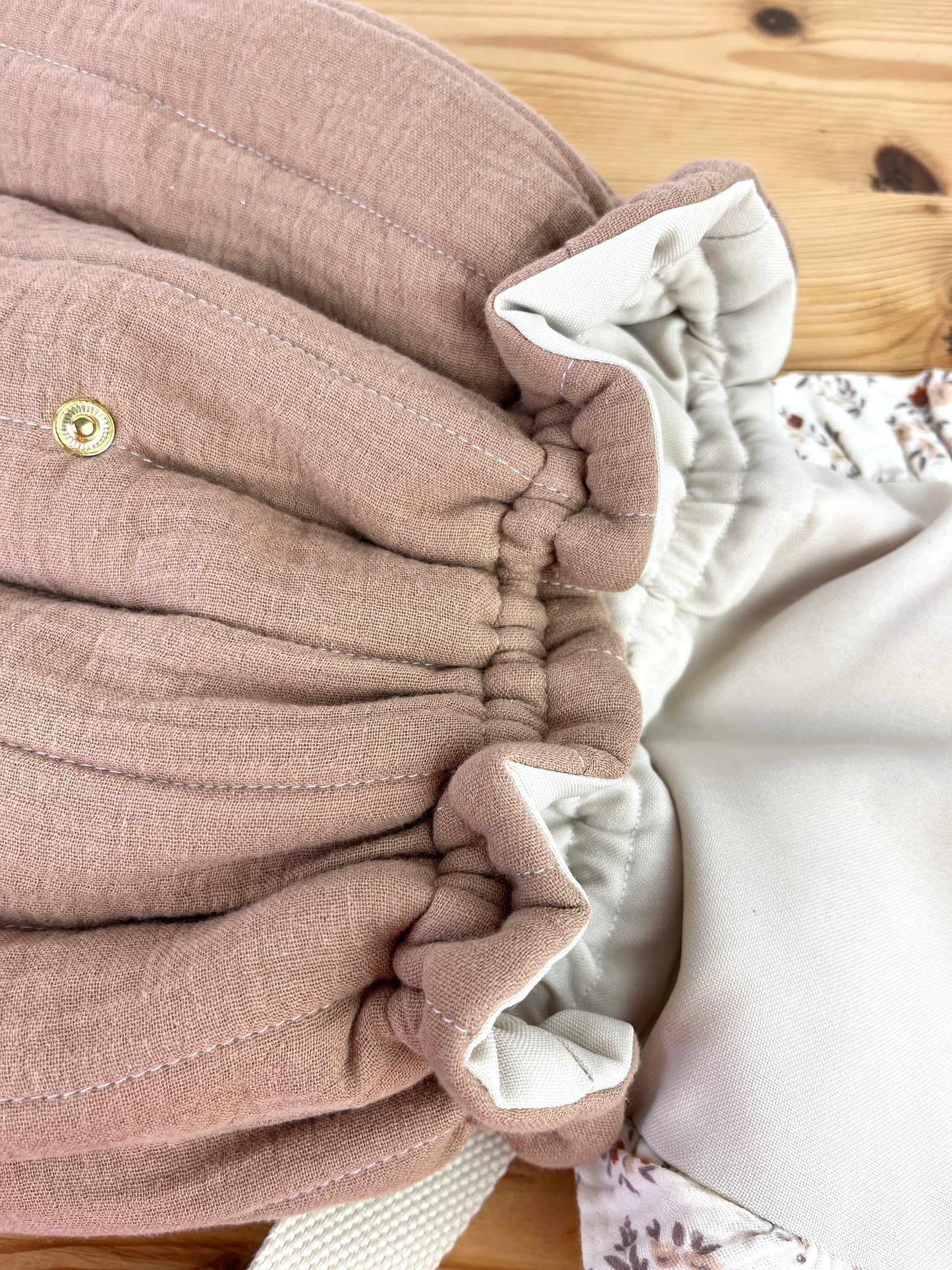 Le sac à dos Églantine gaze caramel et namra