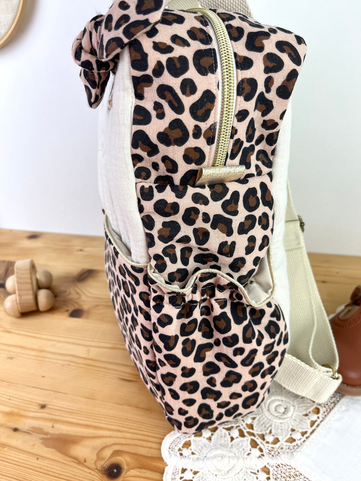 Le sac à dos enfant Ombeline gaze crème et léopard