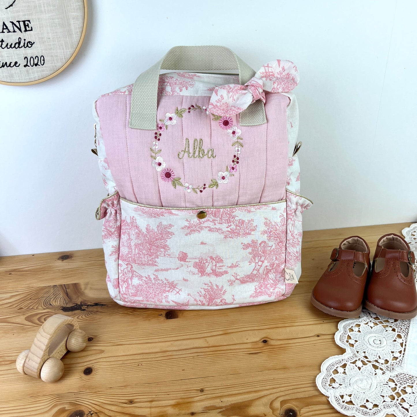 Le sac à dos enfant Ombeline gaze et jouy rose couronne fleurie