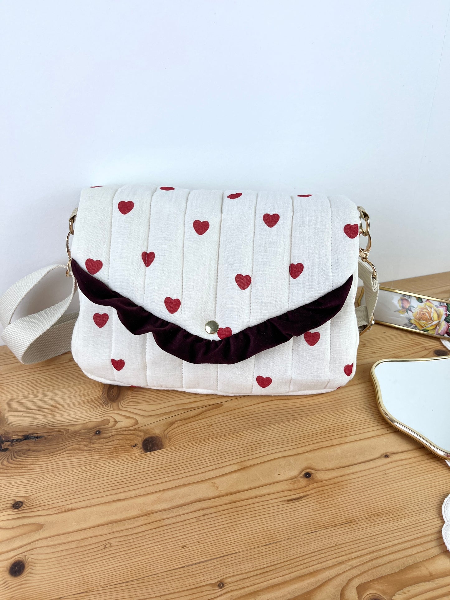 Le sac Elise gaze coeurs rouges et velours cerise