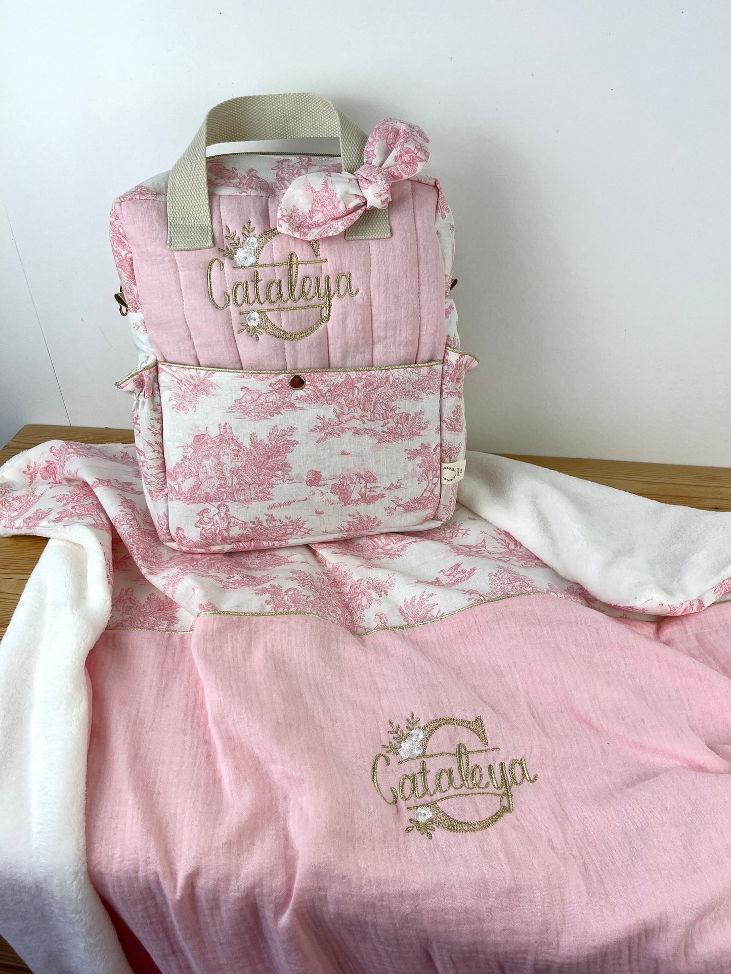 Set: Ombeline blanket and bag with floral initial 