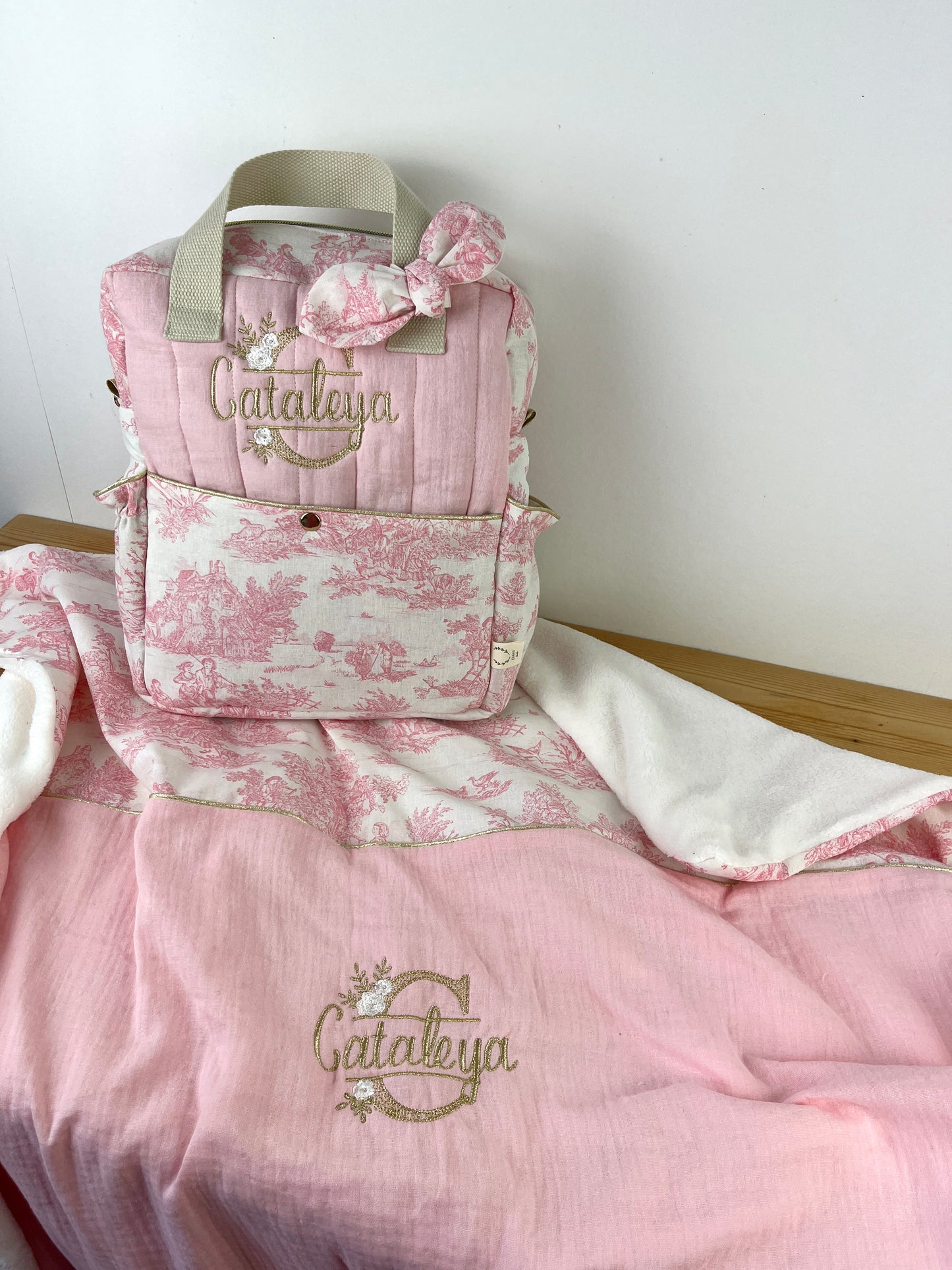 Set: Ombeline blanket and bag with floral initial 