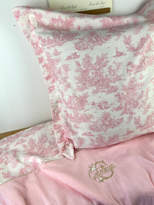 Ensemble sieste : couverture et taie d'oreiller gaze rose et jouy rose
