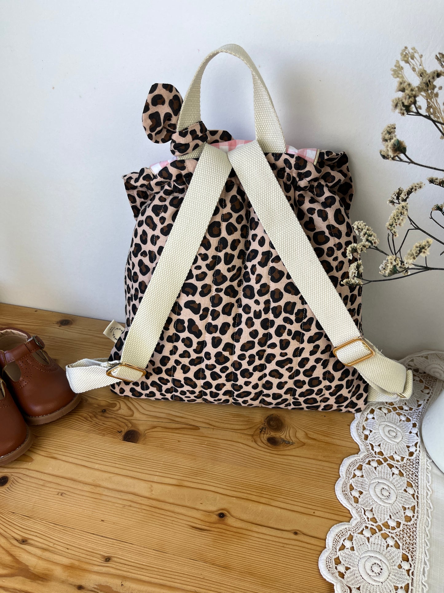 Le sac à dos Églantine gaze léopard et vichy rose