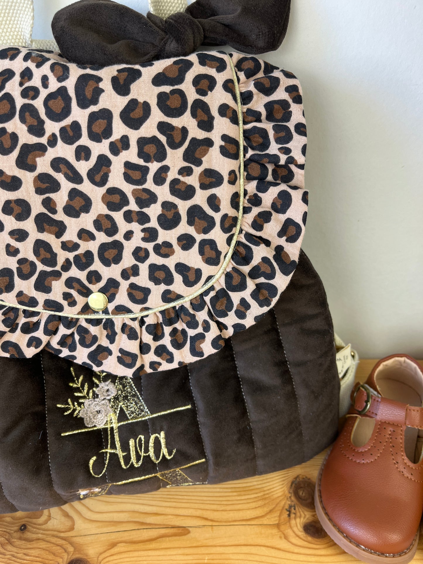 Le sac à dos Églantine gaze léopard et velours chocolat