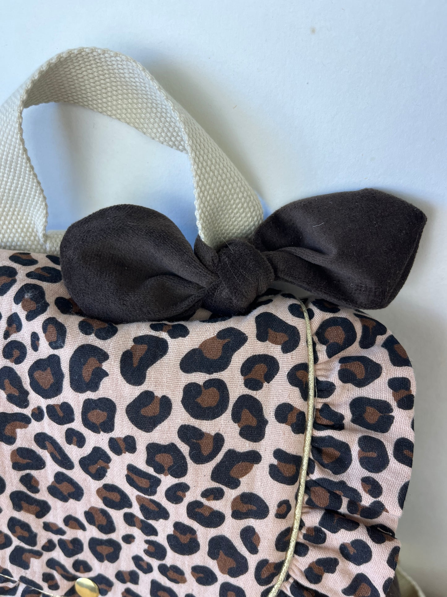 Le sac à dos Églantine gaze léopard et velours chocolat