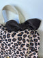 Le sac à dos Églantine gaze léopard et velours chocolat