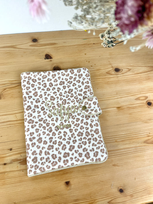 Mahé le protège carnet gaze léopard pastel