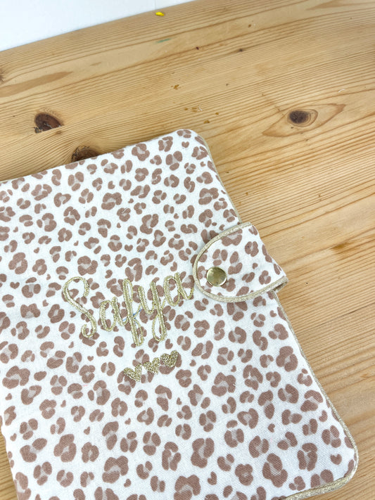 Mahé le protège carnet gaze léopard pastel