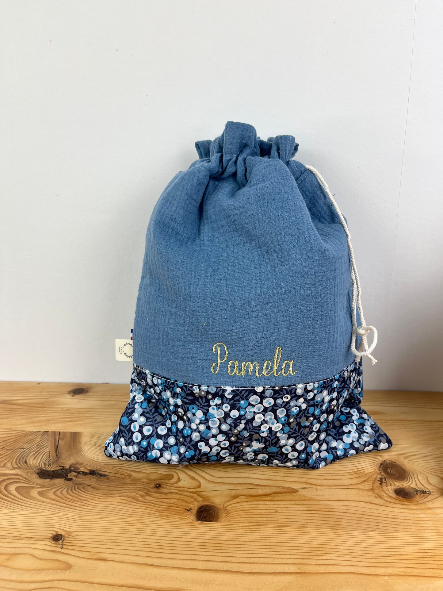 Ensemble : trousse de toilette et pochon brodé