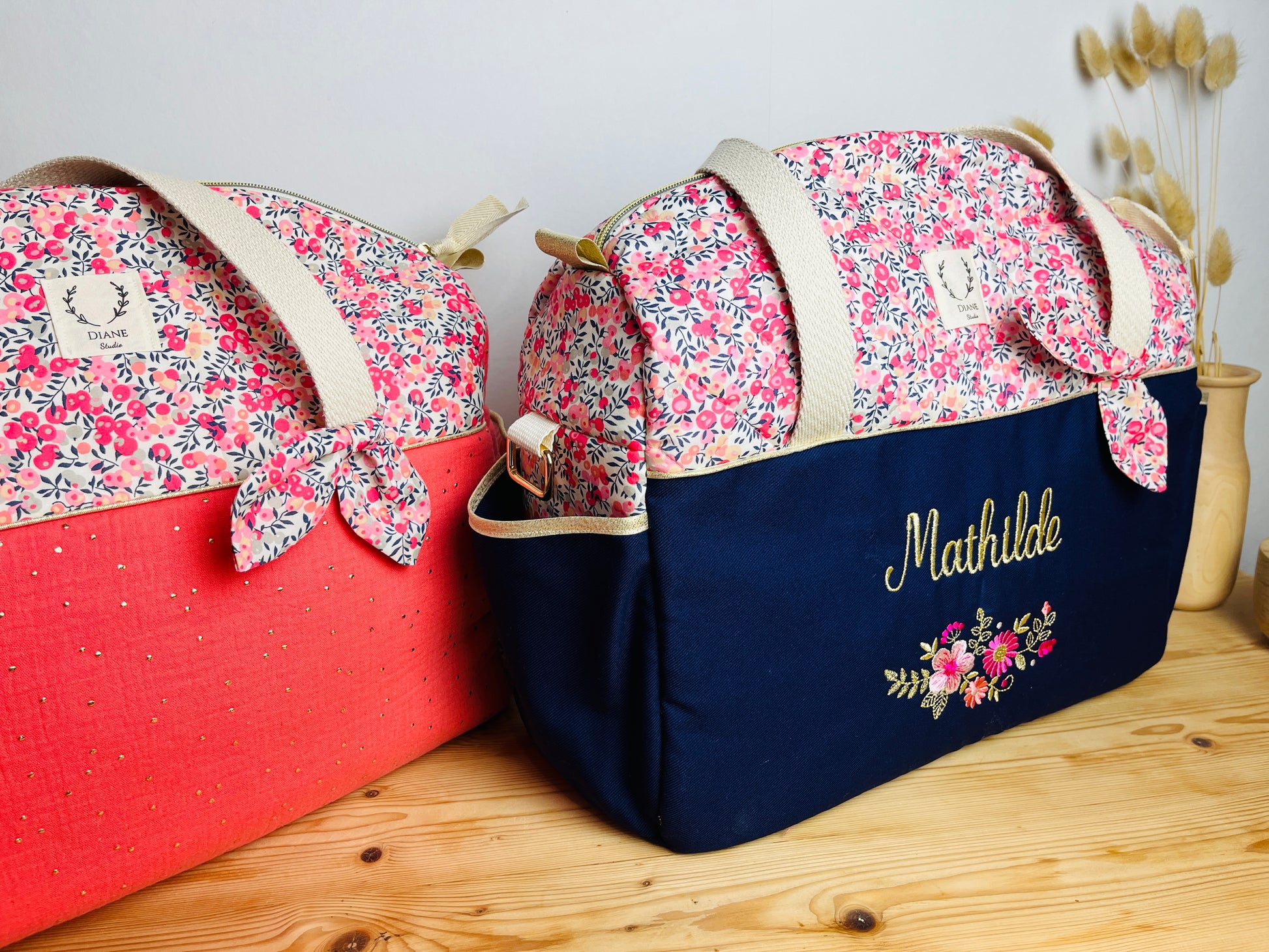 Sac élégant Brodé Main Vichy | Dentelle, Ruban Satin Et Carreaux | Motif Cœur | Fait Main En Inde | 25x29cm