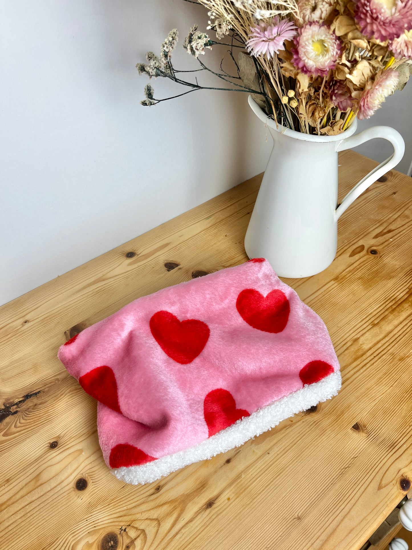 Le tour de cou enfant coeurs rouges