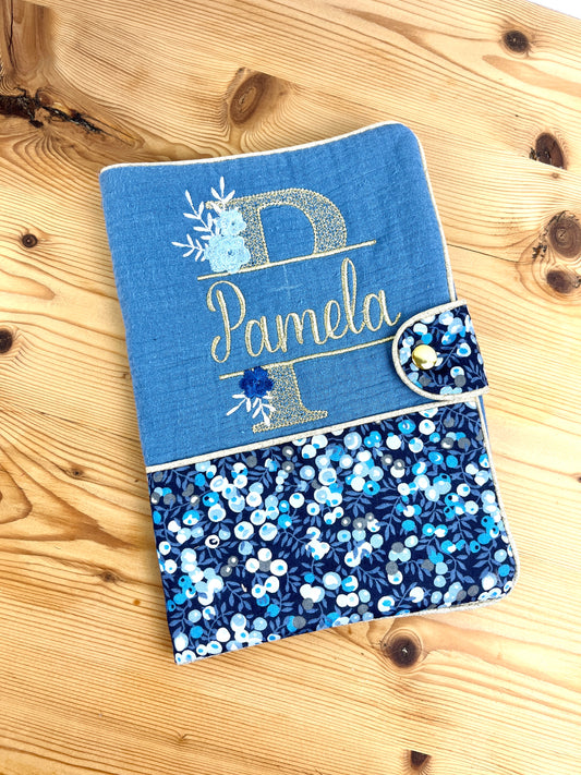 Ensemble : trousse de toilette, protège carnet et pochon brodé