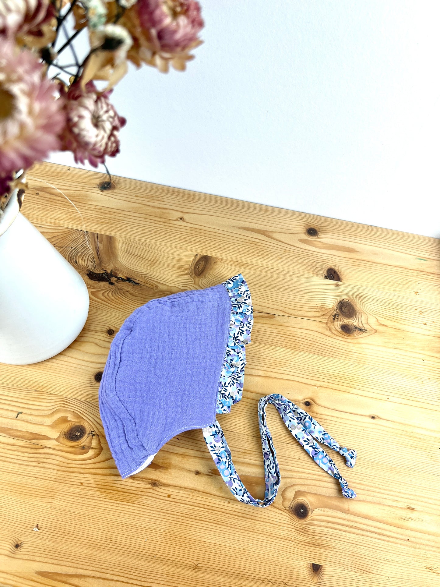 Ensemble : Sac à langer, trousse de toilette, poupée, protège carnet, pochon et béguin