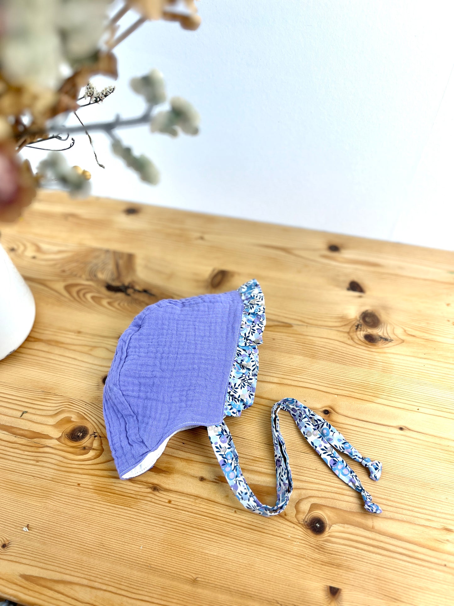 Ensemble : Sac à langer, trousse de toilette, poupée, protège carnet, pochon et béguin