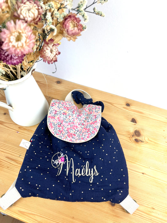 Le sac à dos enfant personnalisé Églantine Liberty  wiltshire et double gaze bleu nuit doré