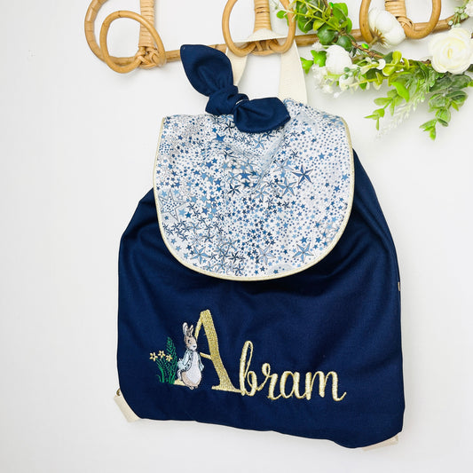 Le sac à dos enfant double gaze marine et Liberty Adelajda modèle Abram