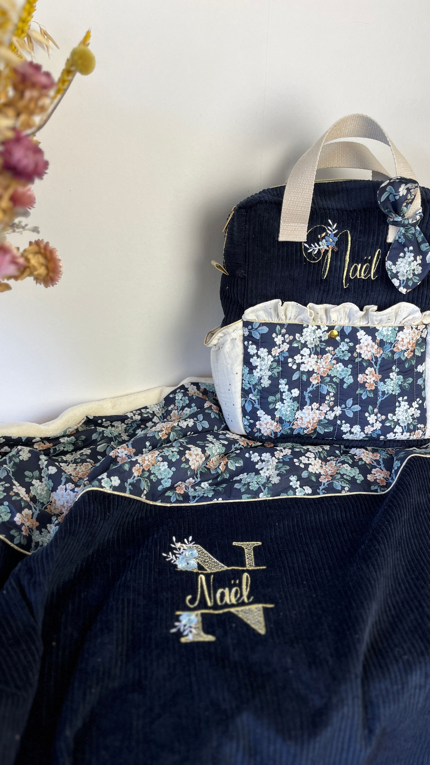 Set: Ombeline blanket and bag with floral initial 