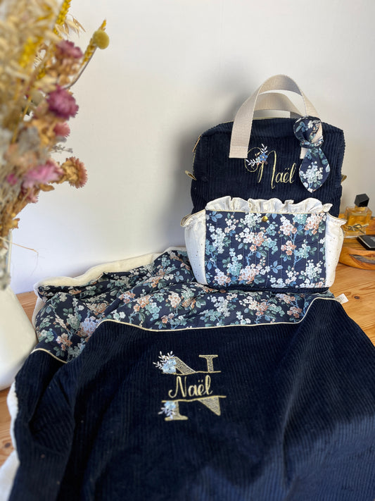 Le sac à dos enfant Ombeline personnalisé velours bleu marine et Liberty Joséphine