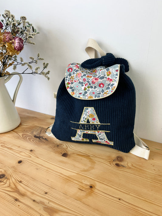 Le sac à dos enfant personnalisé Églantine velours marine et betsy porcelaine
