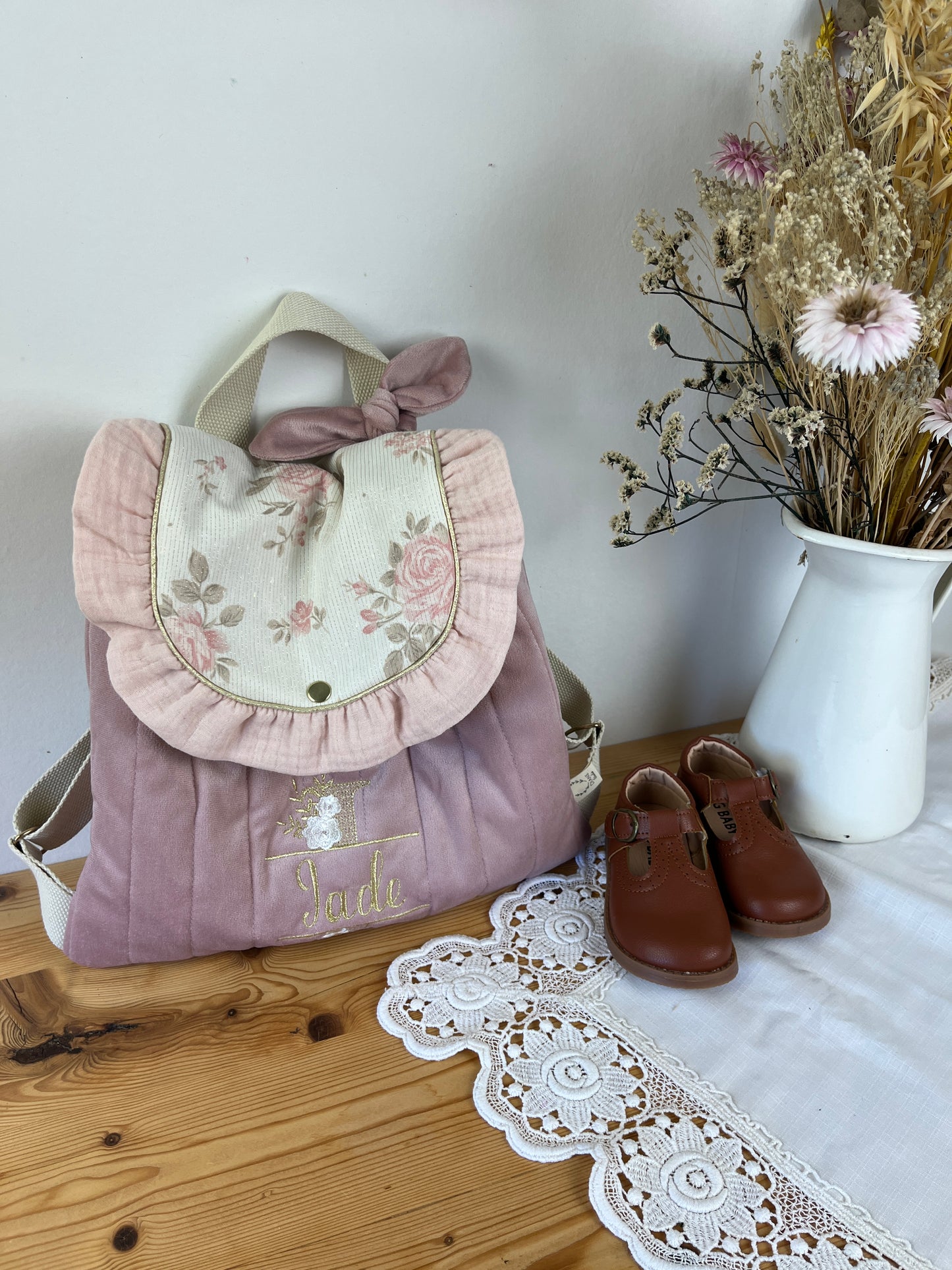 Le sac à dos Églantine velours rose poudré et jacquard roses