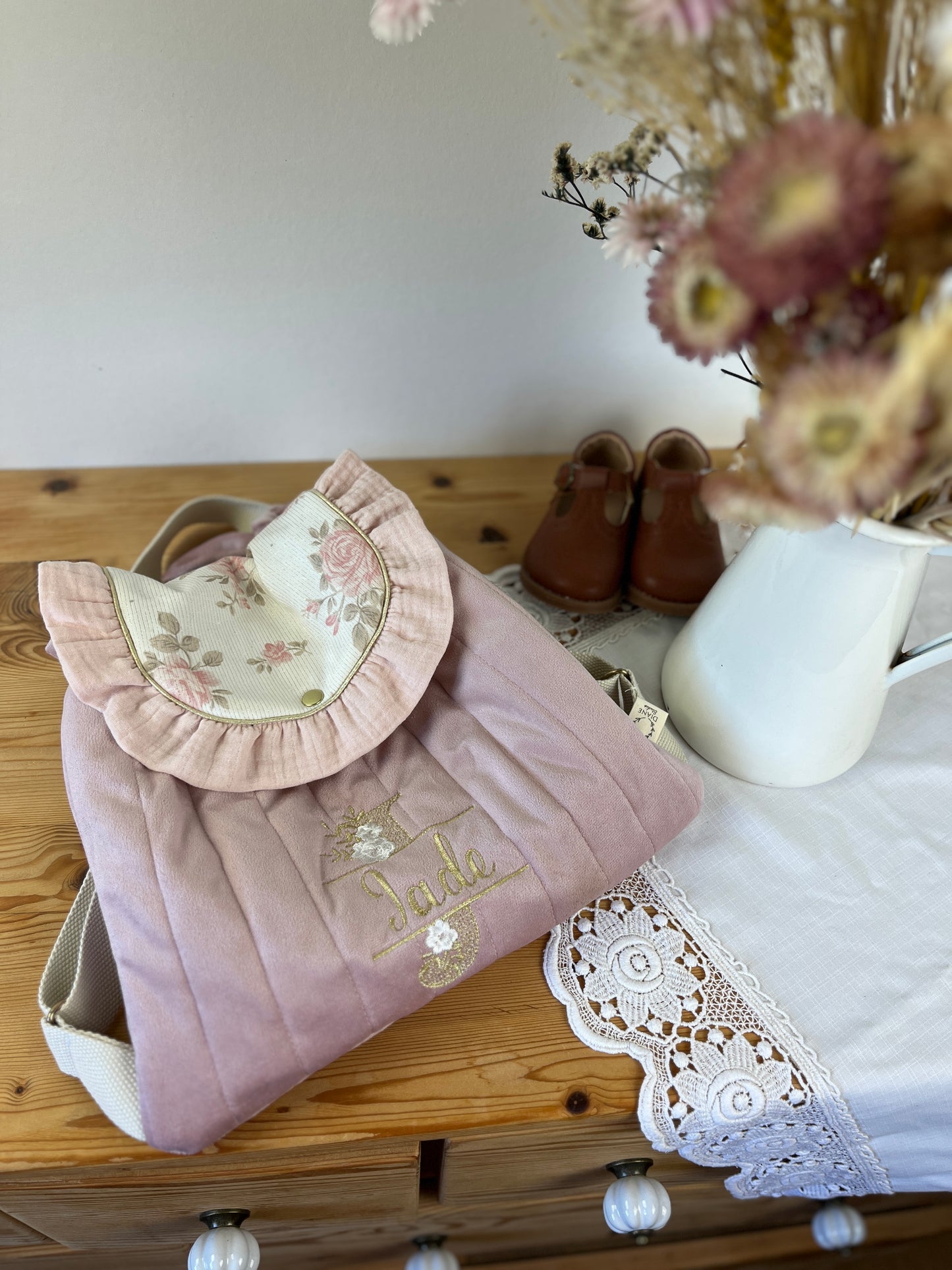 Le sac à dos Églantine velours rose poudré et jacquard roses
