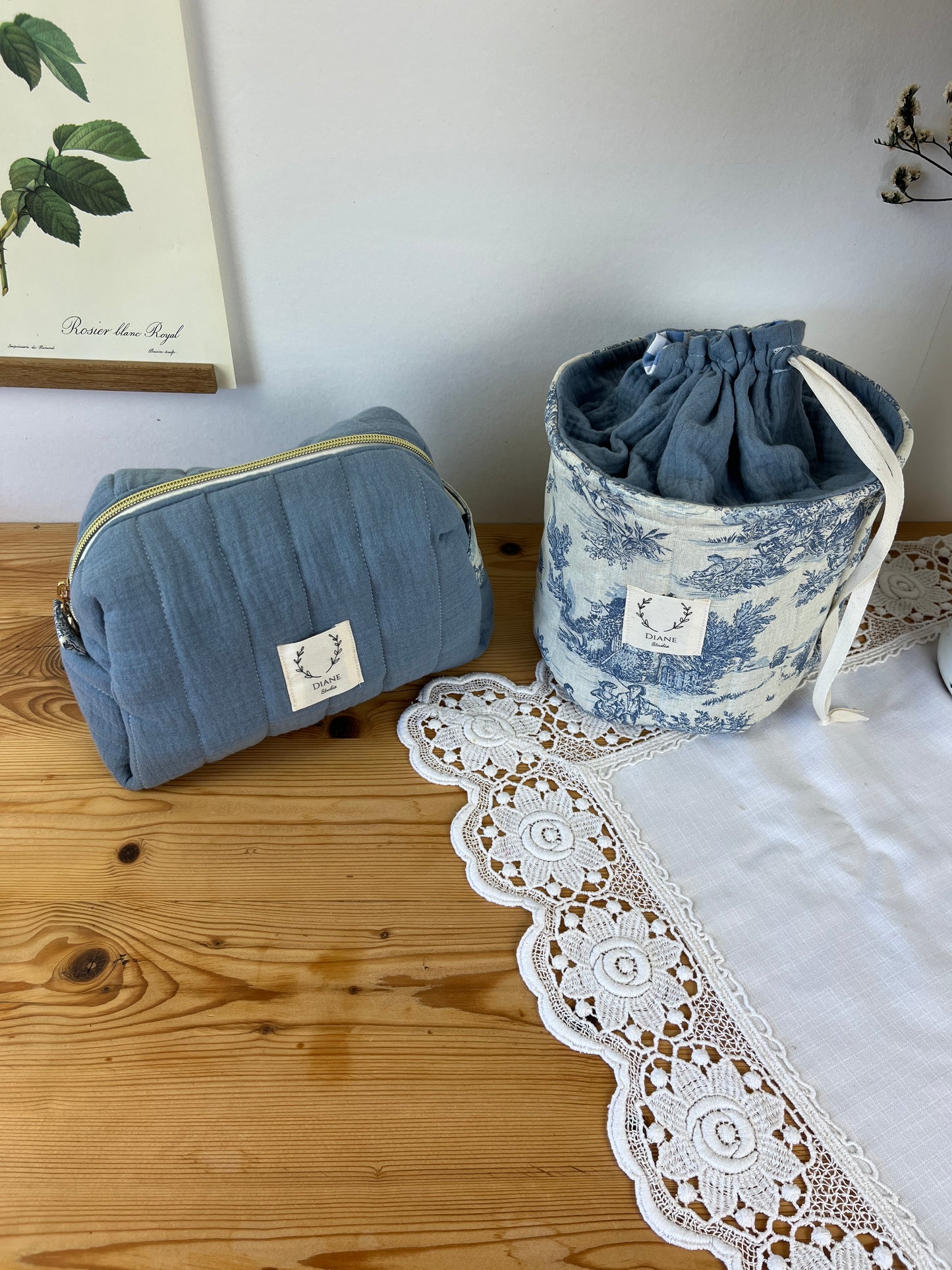 Ensemble : Trousse de toilette et panier pochon personnalisables