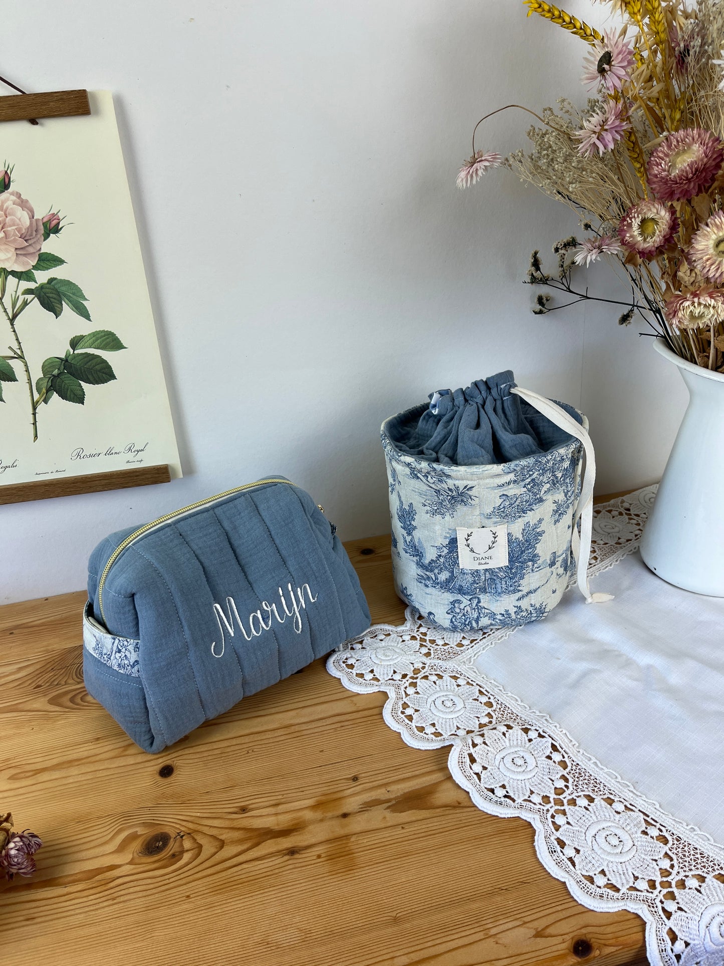 Ensemble : Trousse de toilette et panier pochon personnalisables