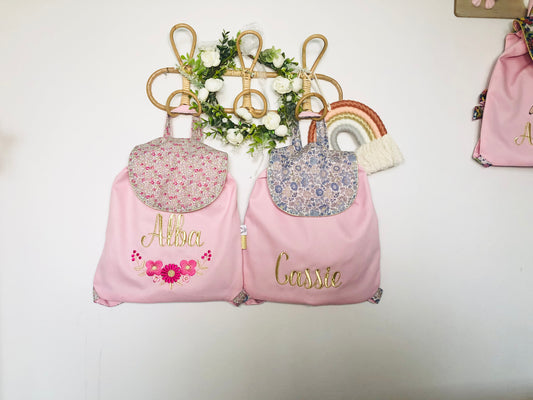 Le sac à dos enfant personnalisé Églantine Gabardine rose et Liberty