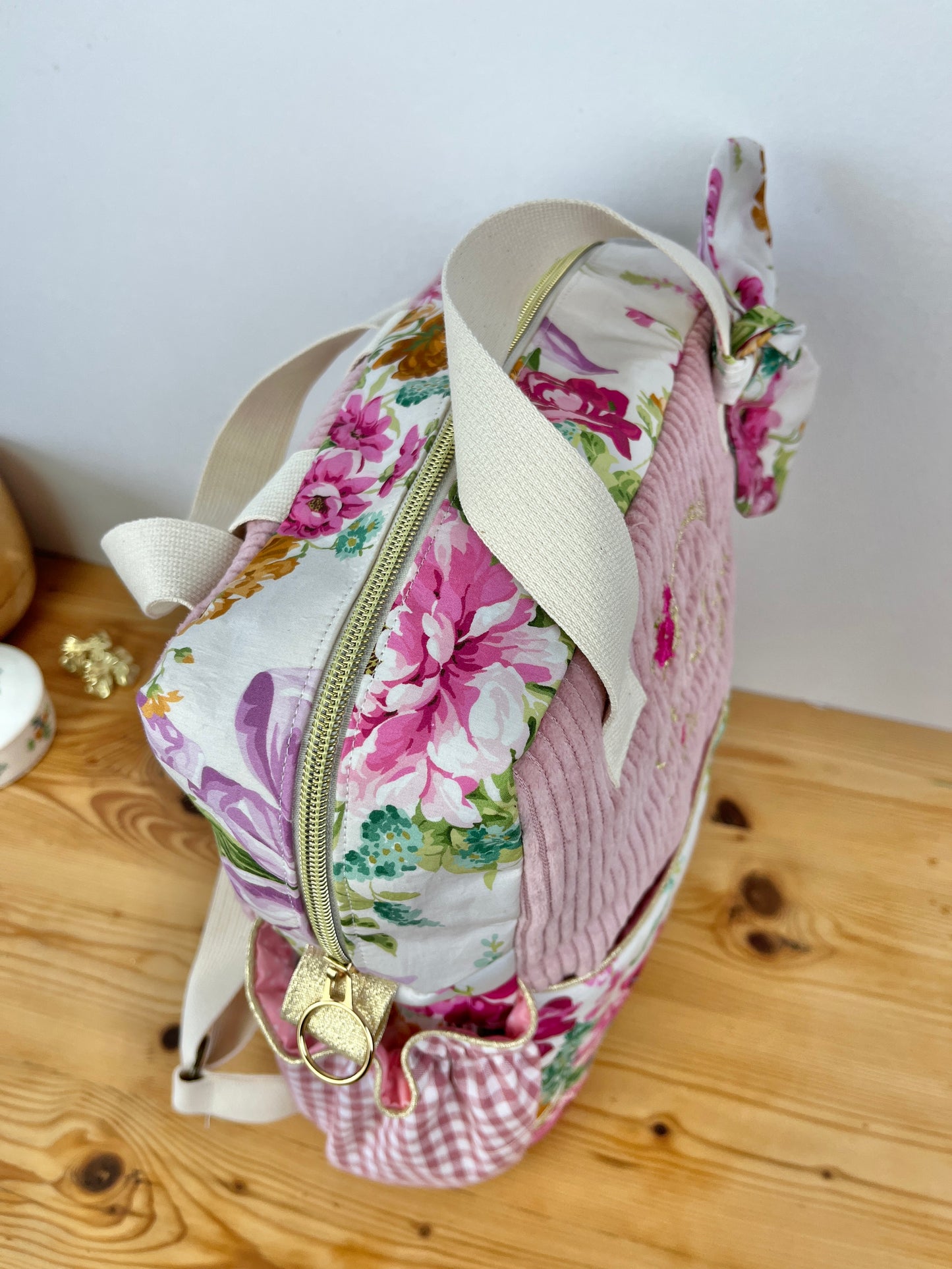 Le sac à dos enfant Ombeline velours rose poudré Liberty bridgerton