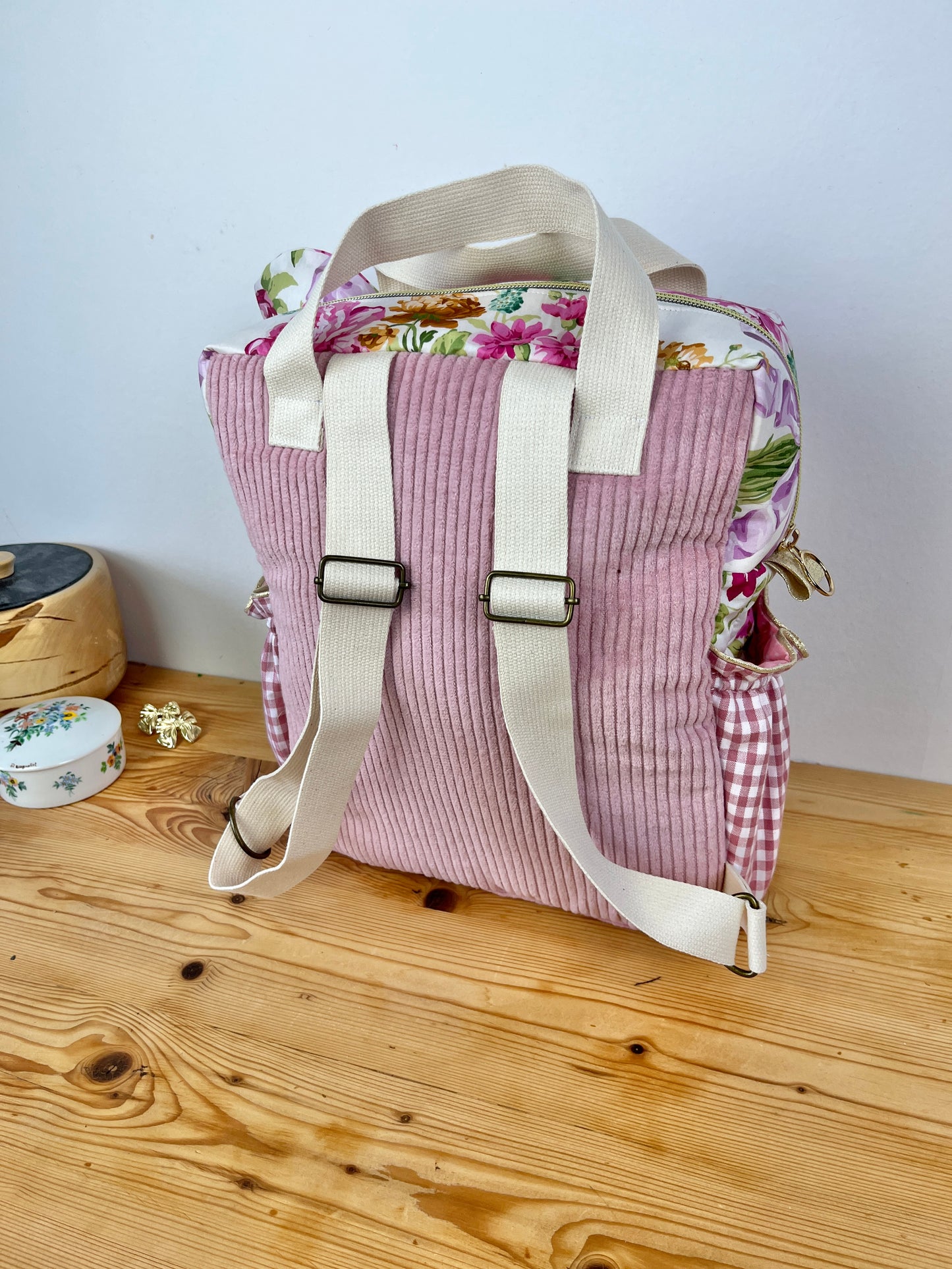 Le sac à dos enfant Ombeline velours rose poudré Liberty bridgerton