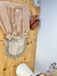 Le sac à dos Églantine gaze caramel, marion et volant vichy initiale fleur